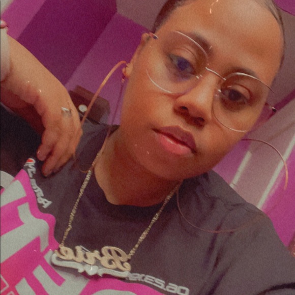 Meet your Posher, Brittney - Picture 1 of 1